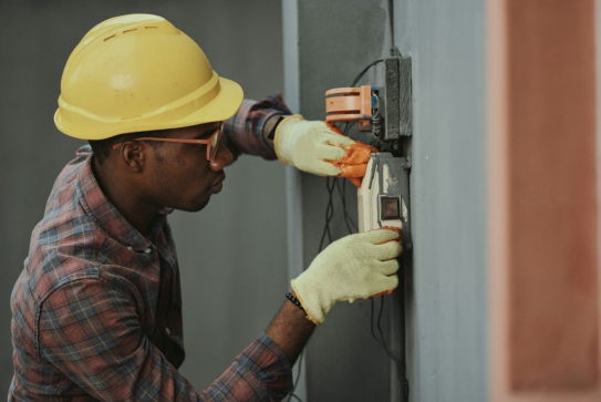 An AC technician working in Memphis
