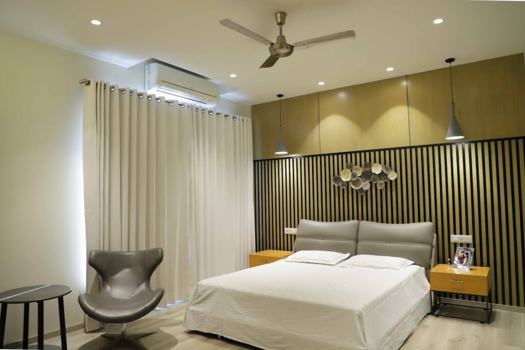 An image of a bedroom  